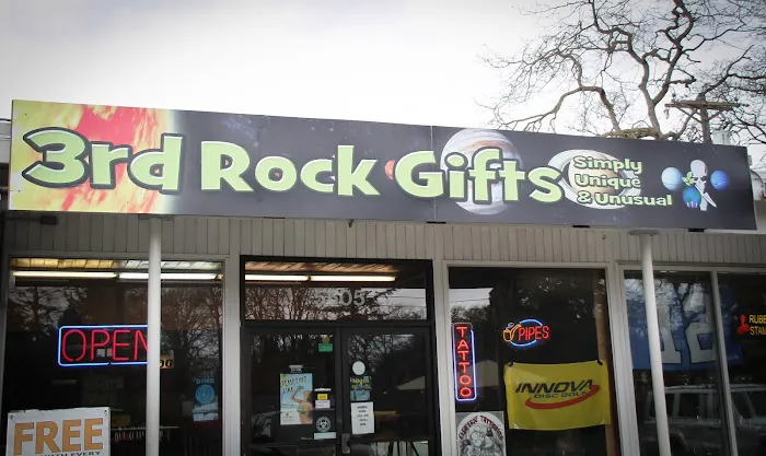 3rd Rock Tattoos and piercings 9