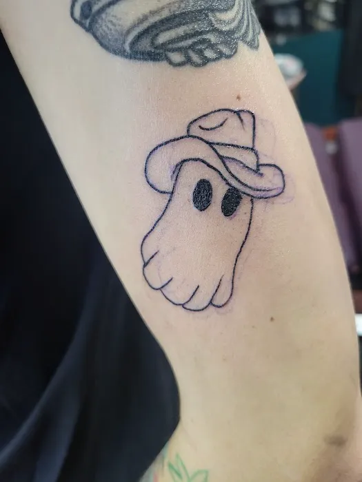3rd Rock Tattoos and piercings 1
