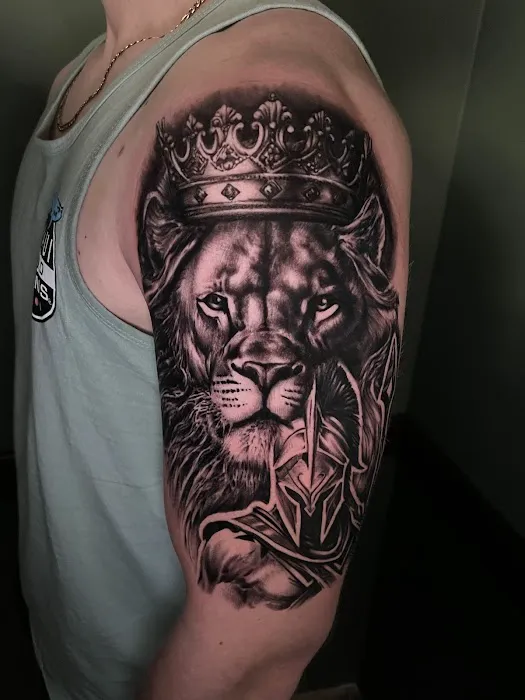 Pearl Dagger Tattoo Studio 4