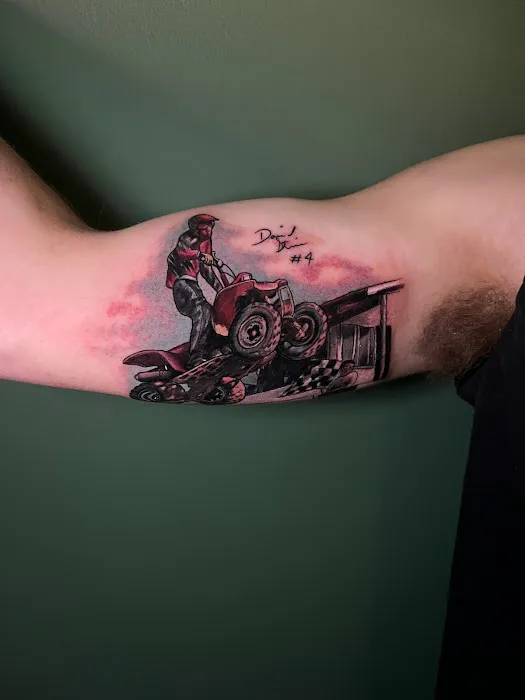 Pearl Dagger Tattoo Studio 0