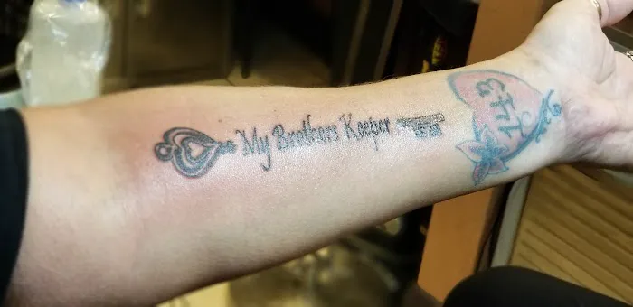 Pitbull Tattoo and Piercing Clinic 6
