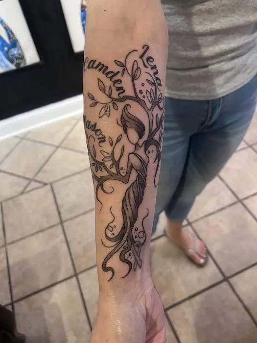 Pitbull Tattoo and Piercing Clinic 1