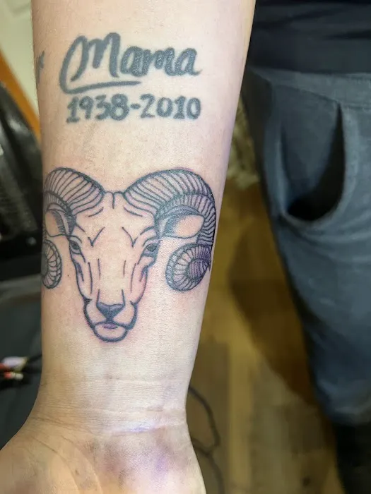 Ink Wave Tattoos Inc. 11