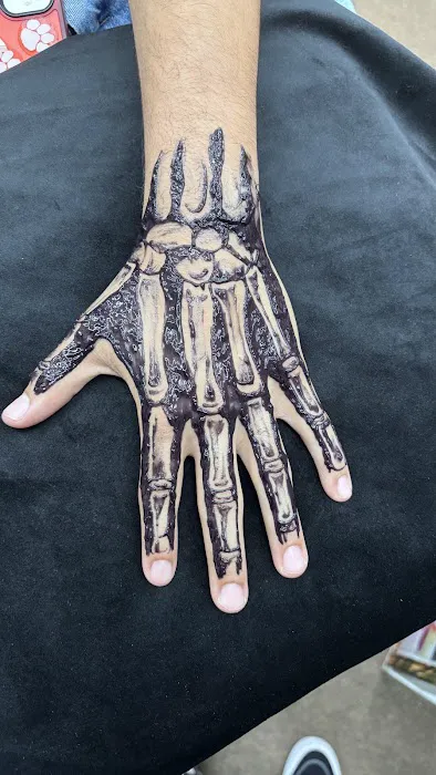Blondies Henna and Gift Shop(Across from Margaritaville restaurant) 0