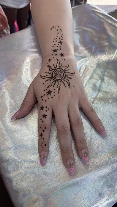 Blondies Henna and Gift Shop(Across from Margaritaville restaurant) 7