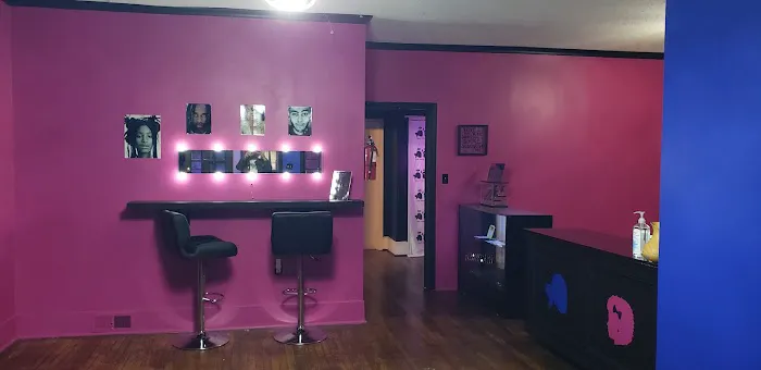 Hiz & Herz Body Piercing Lounge 1