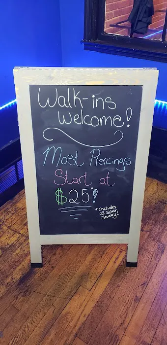Hiz & Herz Body Piercing Lounge 9
