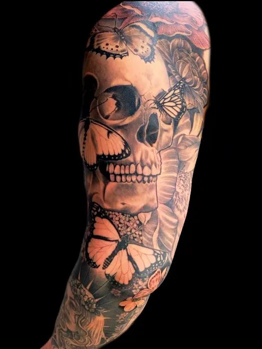 Dark Moon Tattoo and Piercing 4