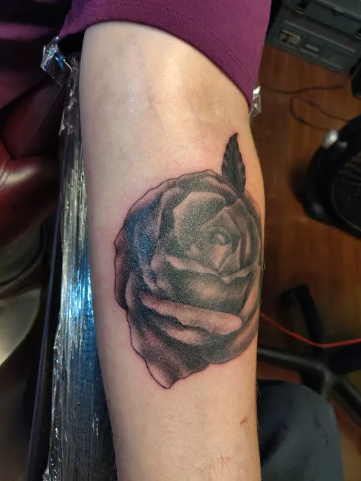 Double Down Tattoo and Body Piercing 1