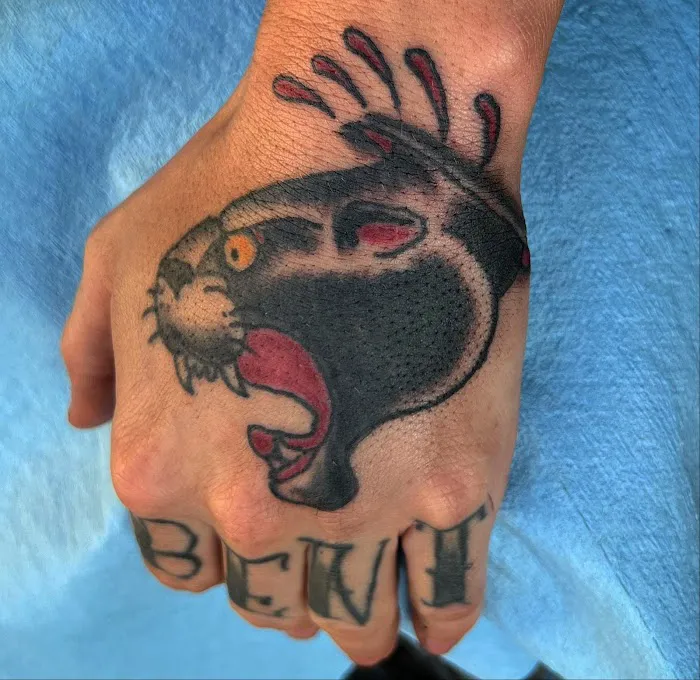 Crawling Squid Tattoo Studio 0