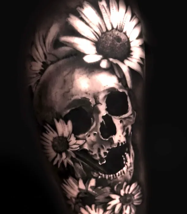 Grand Avenue Tattoo & Piercings 1