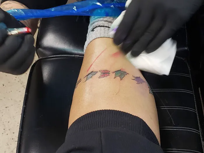 Mobile Tattoos And Piercings 0