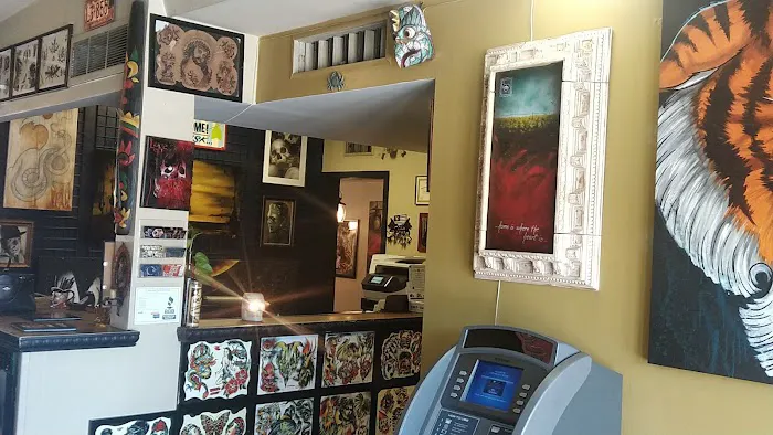 Love and Hate Tattoo & Piercing 1