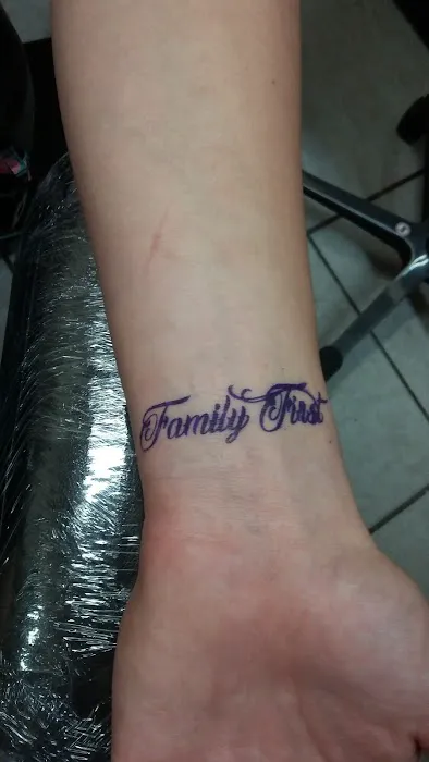 Skin Lab Tattoo & Body Piercing 8