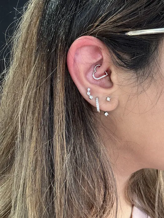 Desert Diamondz Piercing Studio 5