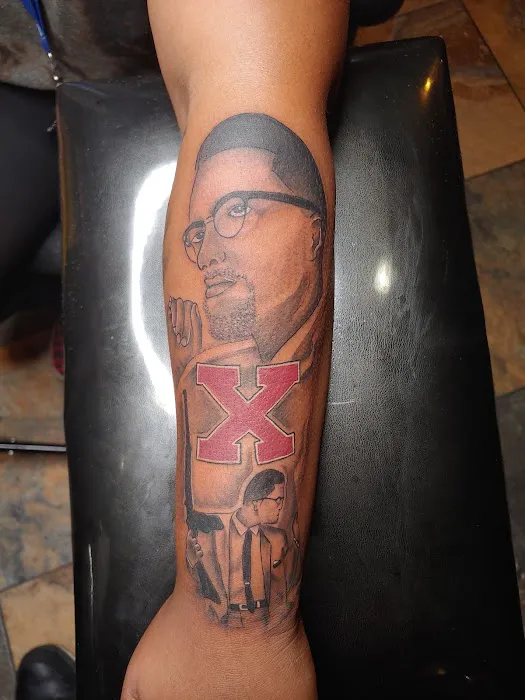24 Hour Tattoo & Piercing 8