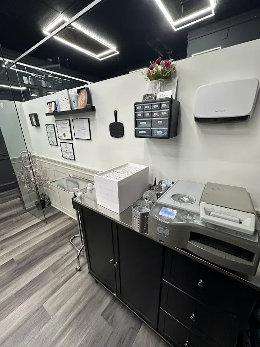Red Art Tattoo & Piercing Studio 5