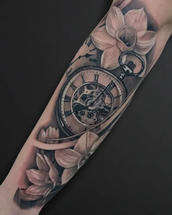 Red Art Tattoo & Piercing Studio 9