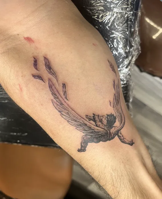 Red Art Tattoo & Piercing Studio 6