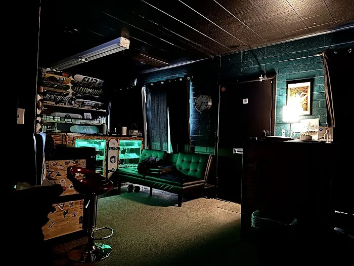 Huntington Brothers Tattoo&Skate Shop 3