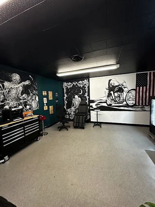 Huntington Brothers Tattoo&Skate Shop 4