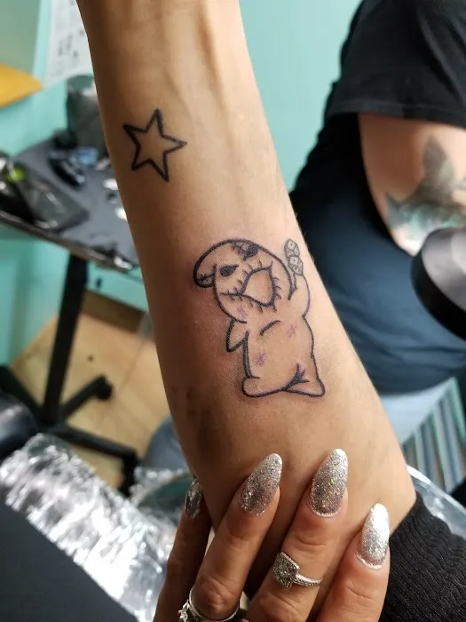 Shakey's Salon and Tattoo 0