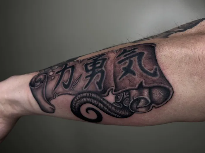 Tinta Sagrada Tattoo and Art Collective 2