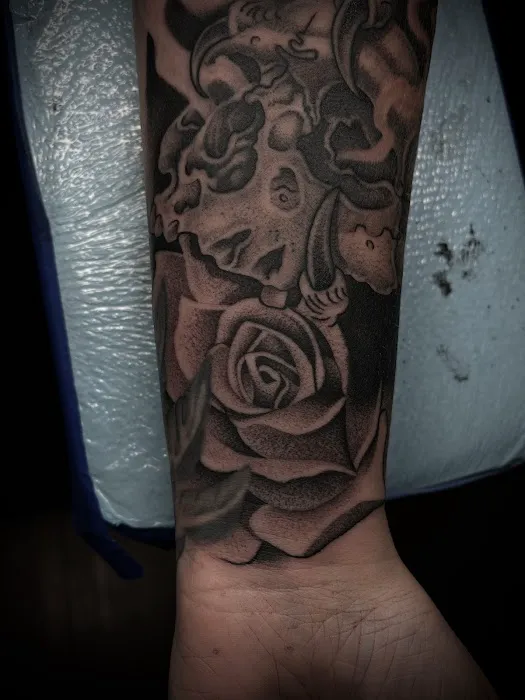 Tinta Sagrada Tattoo and Art Collective 1