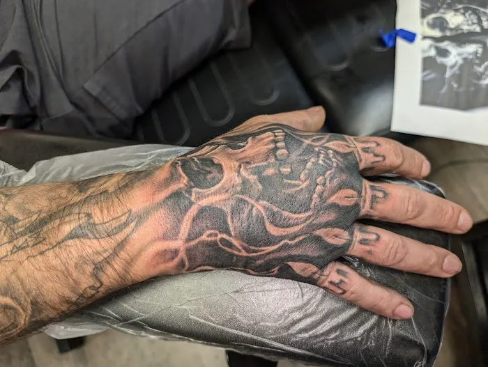 Black Moon Tattoo 0