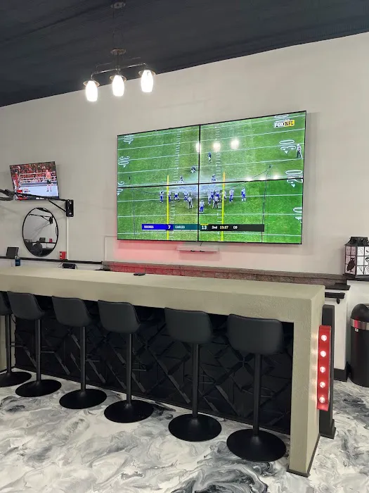 Downtown Barber Lounge & Ink 8