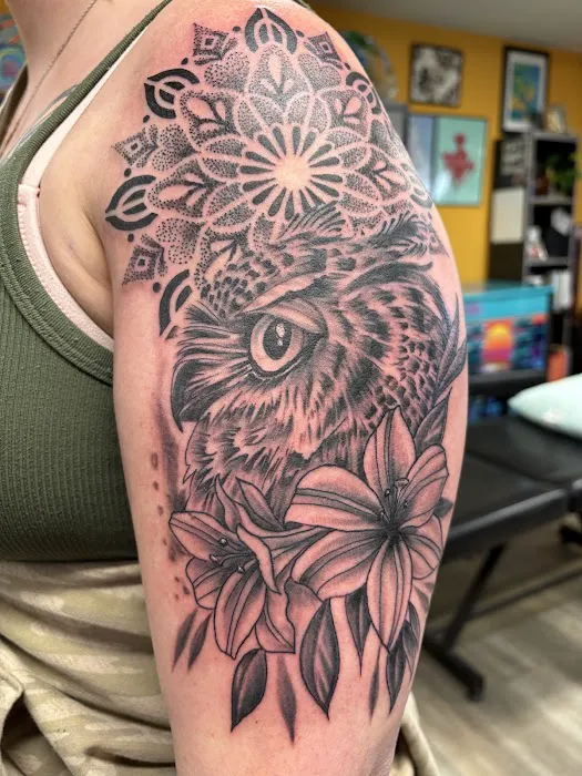 Bombshell Tattoo & Body Piercing 6