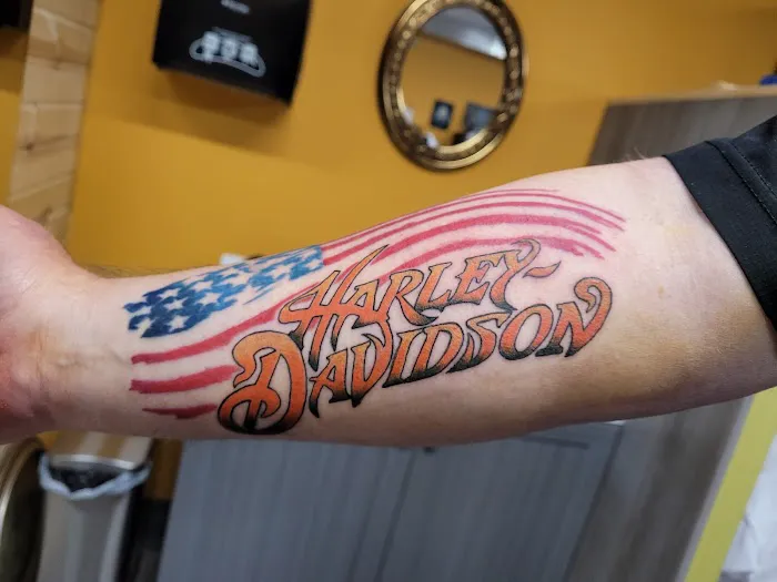 Bombshell Tattoo & Body Piercing 5