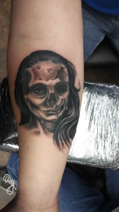 Wingnut Tattoo & Piercing Studio 0
