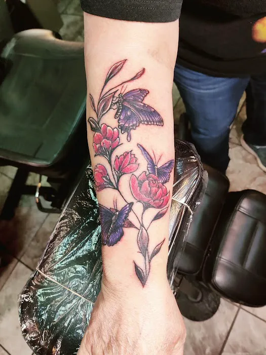 Skyline Tattoo Studio 8