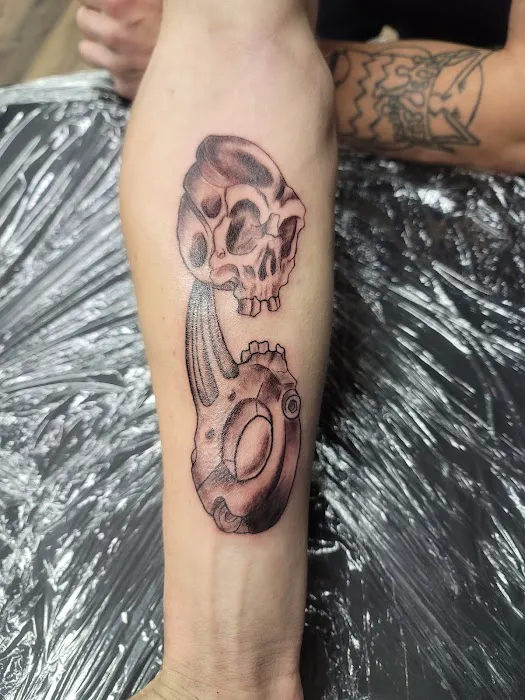 Hustle House Tattoo & Piercing 5