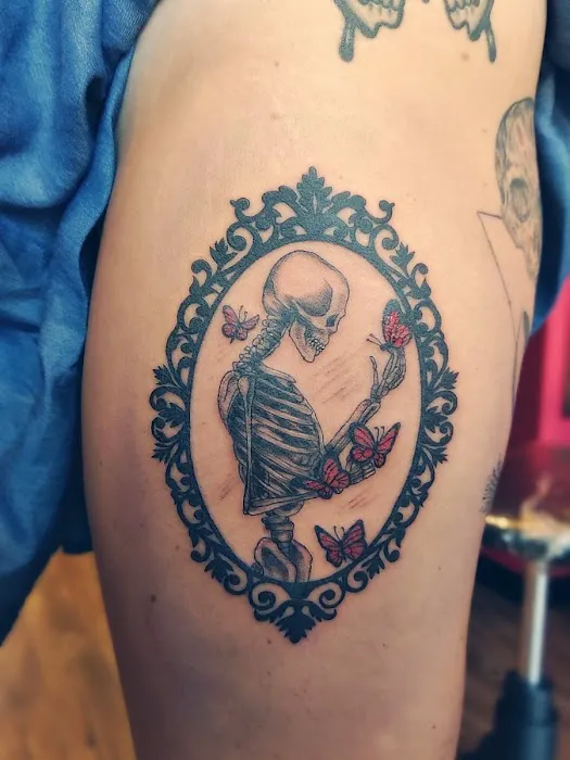 Hustle House Tattoo & Piercing 1