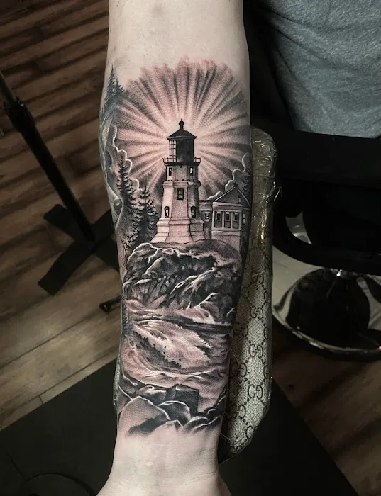 The Widows Peak Salon And Tattoo Parlor 4