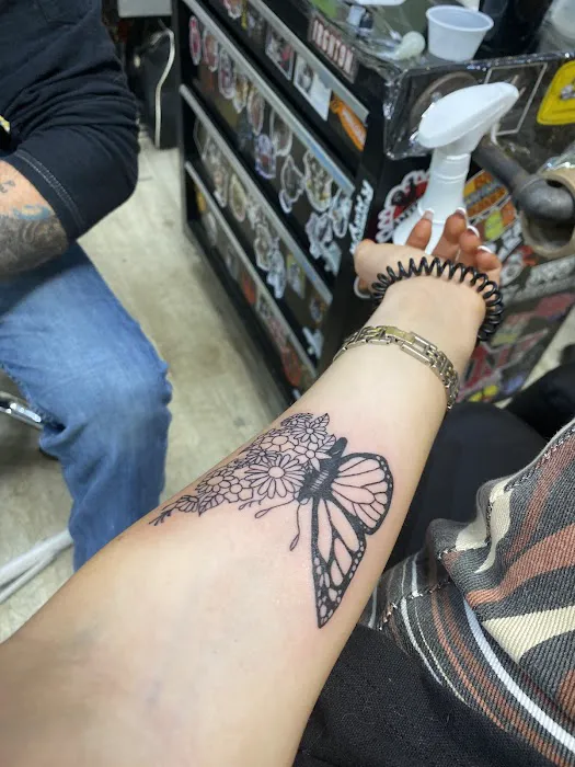 Ringo Pinion Tattoo and Pinup Studio 2
