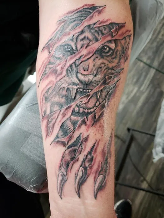 Golden Koi Tattoo & Body Piercing 3