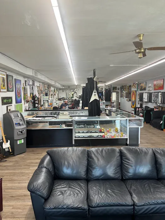 Clover Tattoo & Body Piercing 6