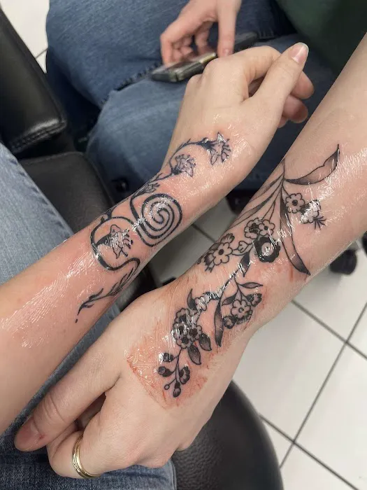 Clover Tattoo & Body Piercing 4