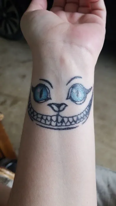 Lucky Gal Tattoo & Piercing 1