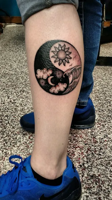 Lucky Gal Tattoo & Piercing 0
