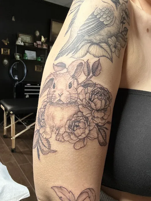 Mourning Moon Tattoo Studio 0
