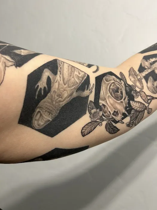 Mourning Moon Tattoo Studio 4