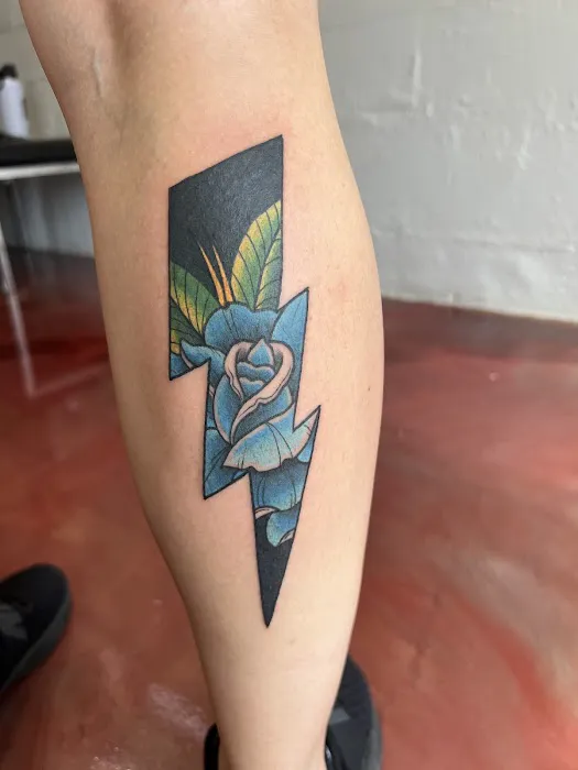 Golden Dagger Tattoo Studio 7