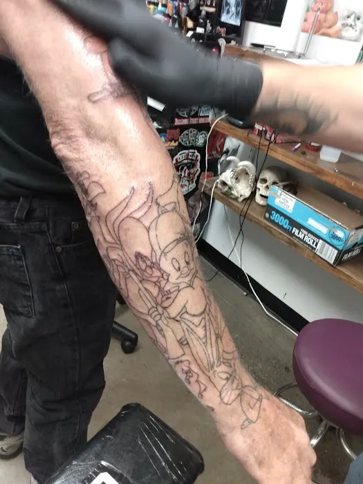 Skin Addiction Tattoo Studio 6
