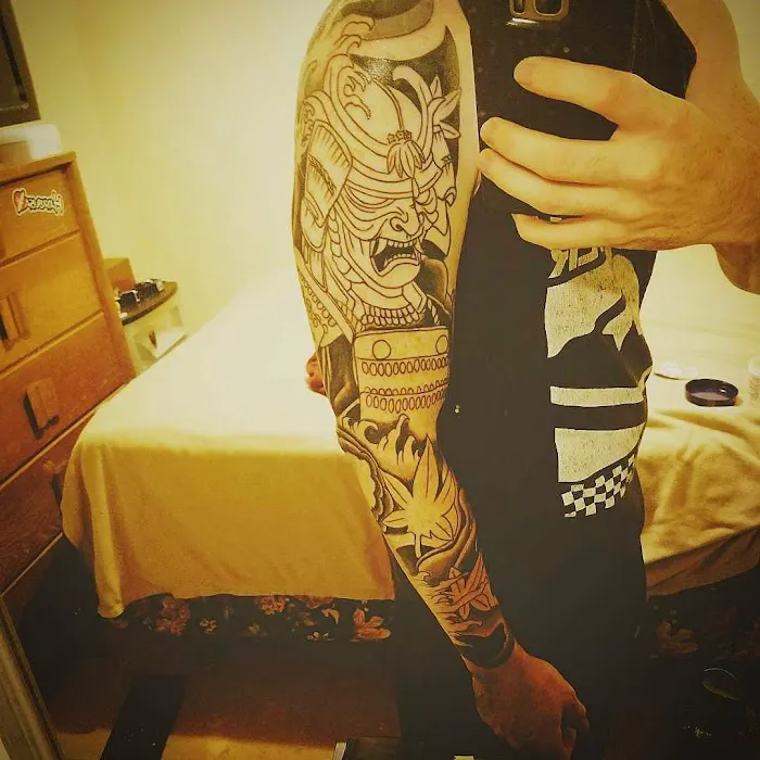Diamond Tattoo & Custom Art 4