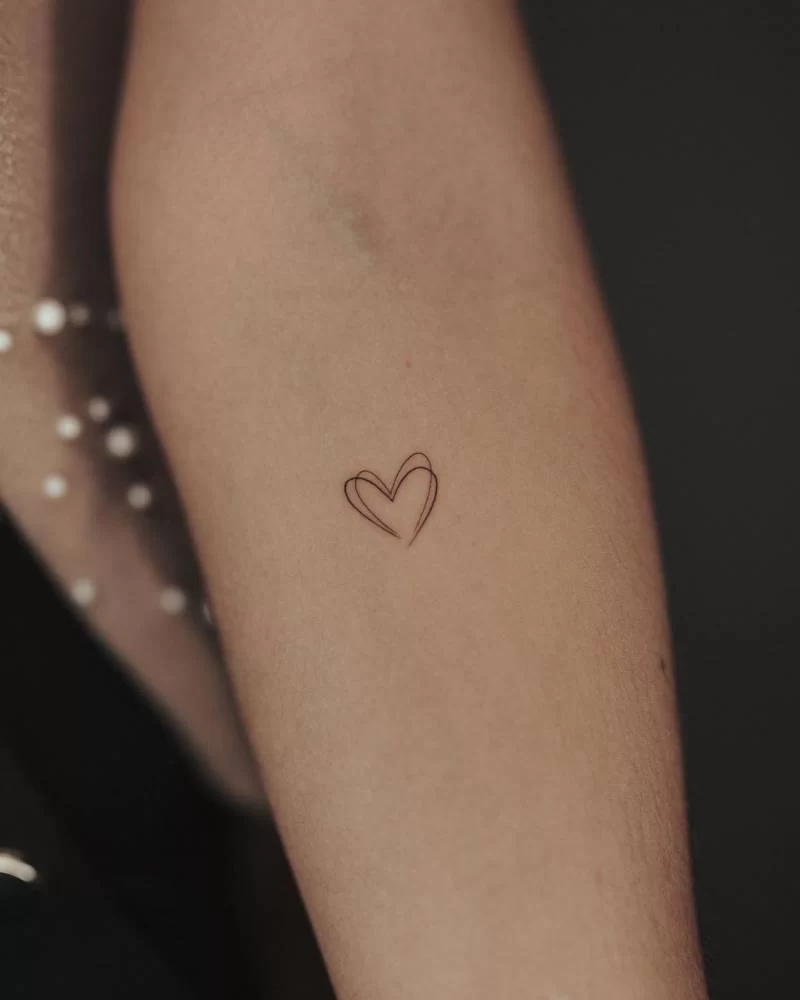Minimalist Heart Tattoos: Elegant and Meaningful Simple Designs
