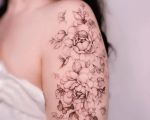 Elegant and Meaningful Fine Line Tattoos for Women: Trends and Tips